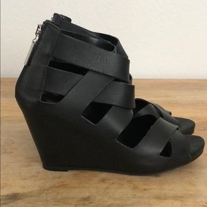 DOLCE VITA BLACK STRAP WEDGES